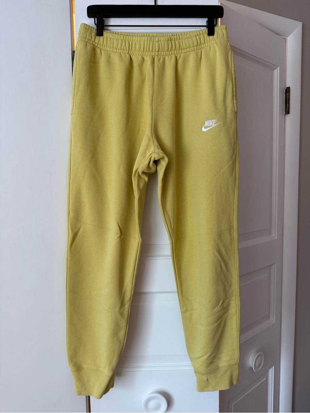 Nike Sportswear Club Fleece Joggers Saturn Gold Men’s Large